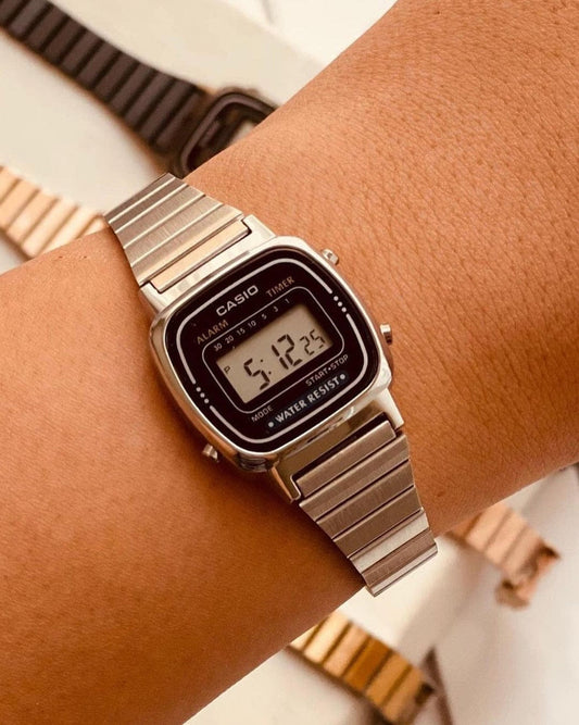 Casio vintage small dial 670